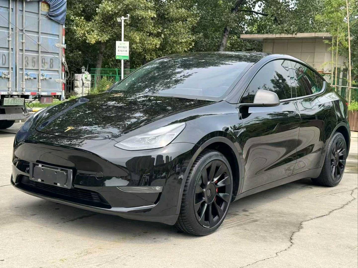 Tesla Model Y 2021 #2 Tesla Model Y 2021 car image #2