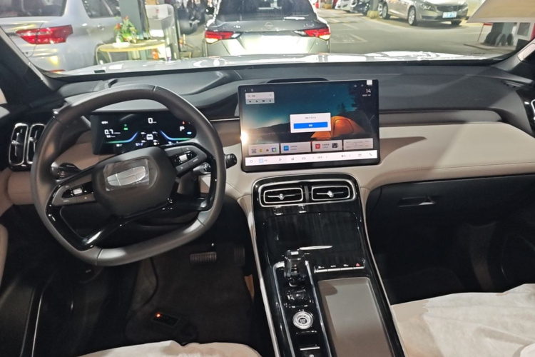 GEELY Boyue L 2026 car image #10