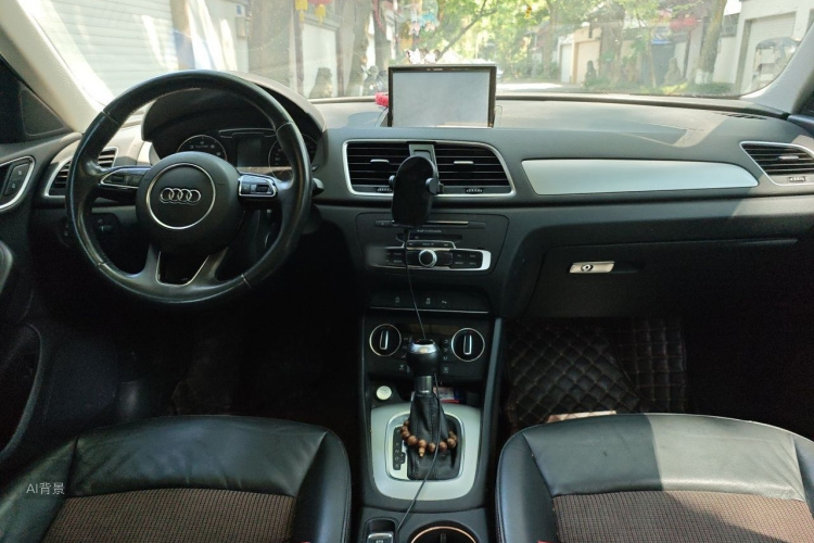 Audi Q3 2017 car image #11