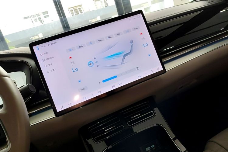 BYD Han 2024 car image #13