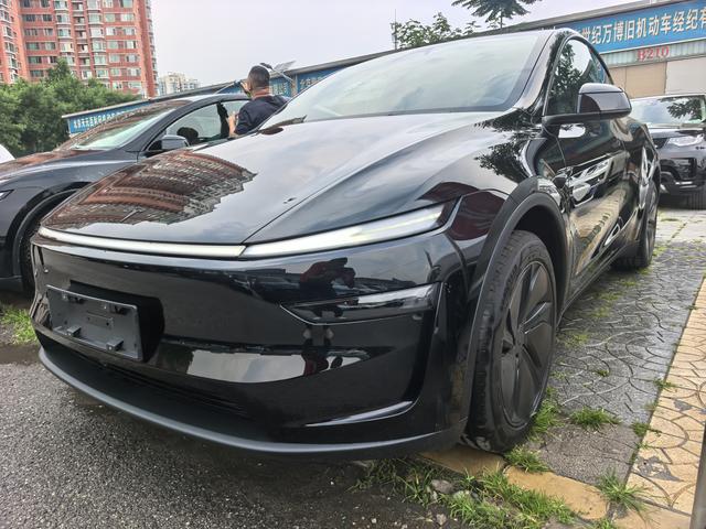 Tesla Model Y 2026 car image #14