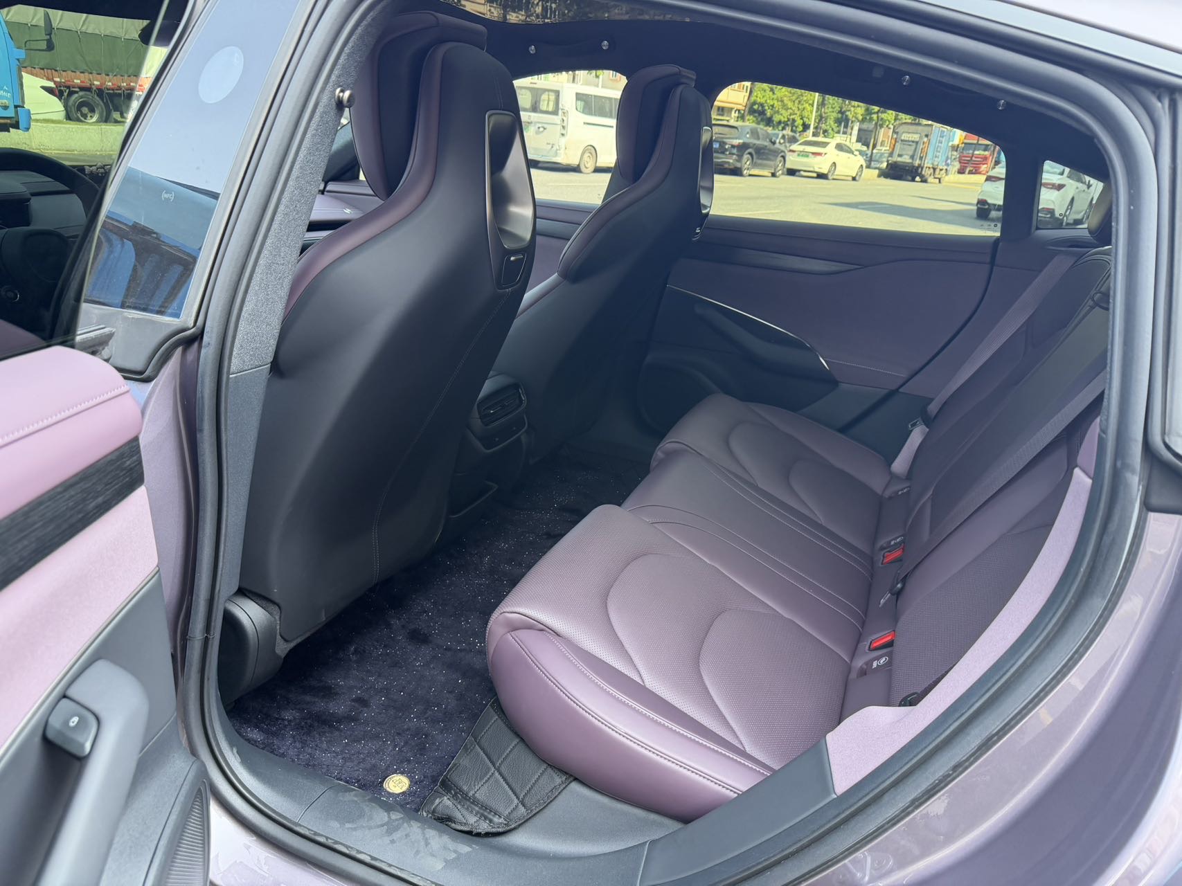 MI SU7 2025 immagine di auto #4