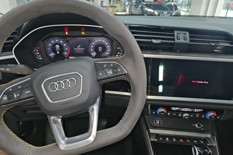 Audi Q3 2021 #10 Audi Q3 2021 car image #10