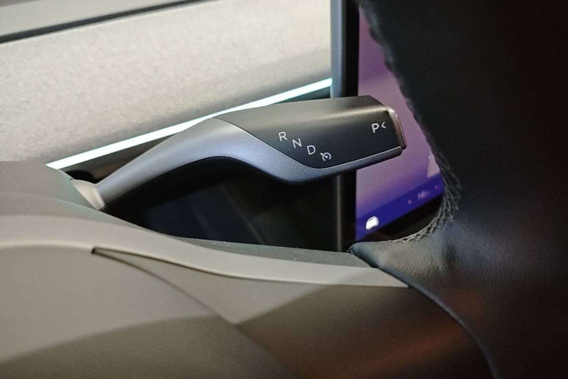 Tesla Model Y 2024 immagine di auto #15