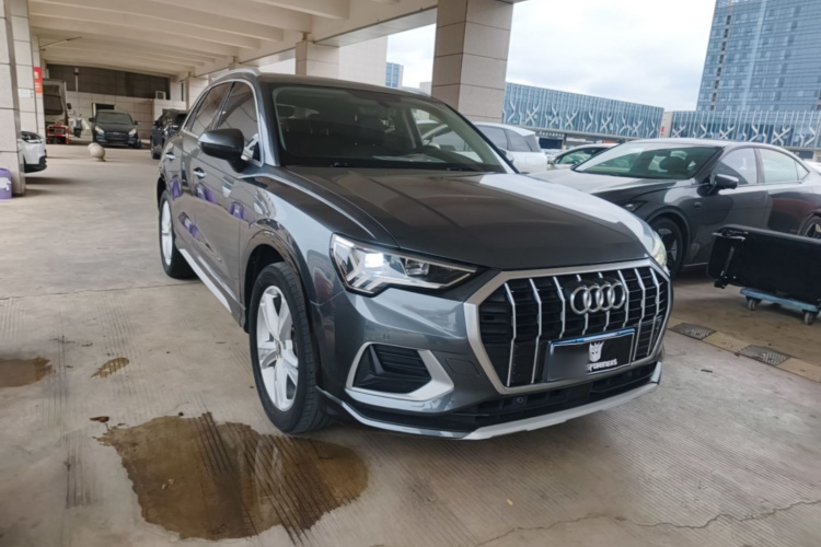 Audi Q3 2020 car image #4