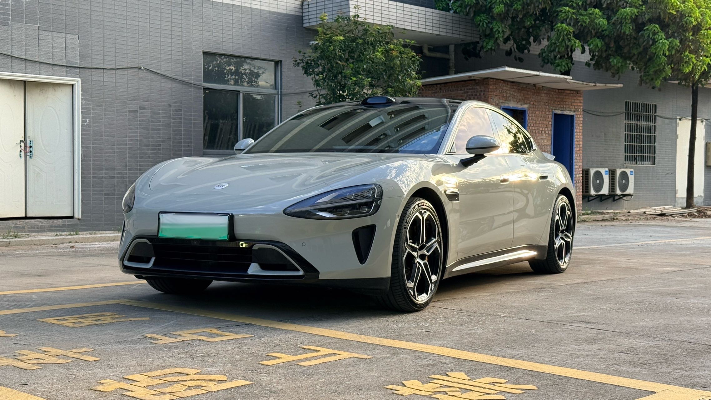 MI SU7 2024 car image 