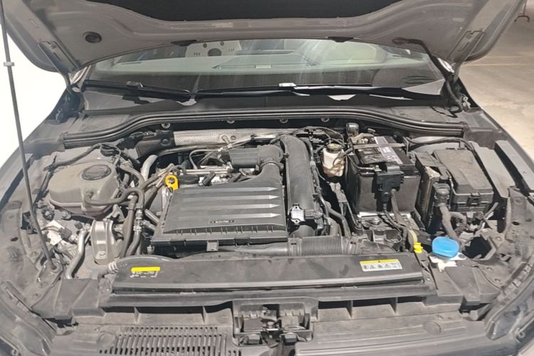 Volkswagen Golf 2023 car image #20