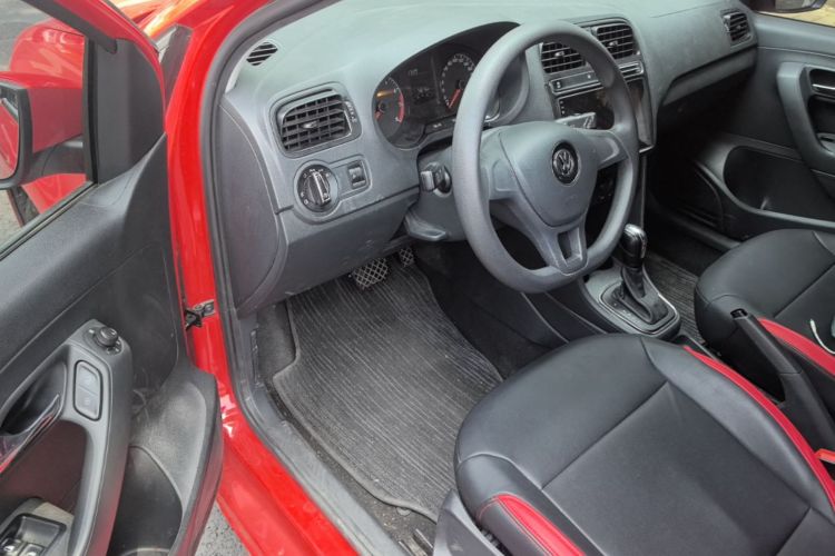 Volkswagen Polo 2018 car image #16