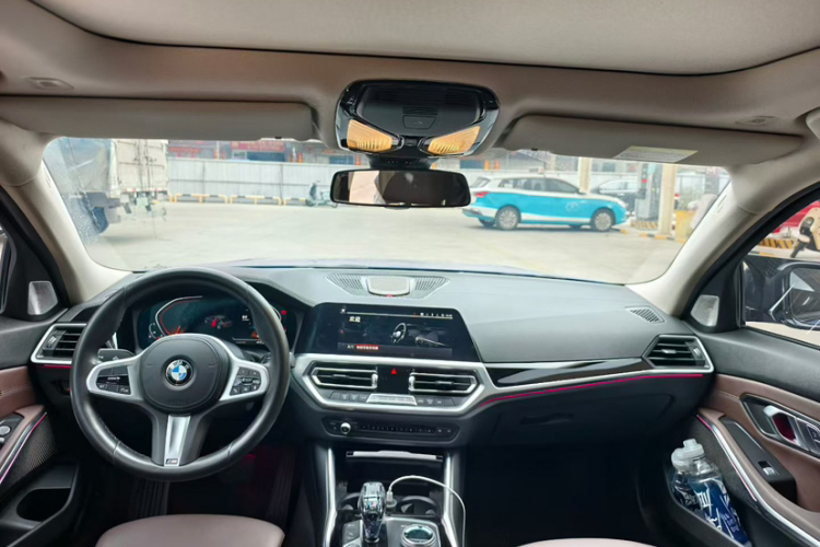 BMW 3 Series 2020 car image #9
