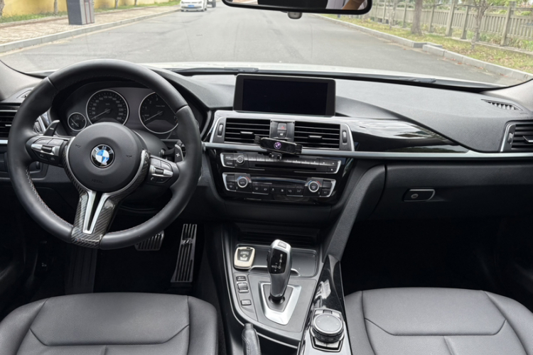 BMW 3 Series 2017 car image #13