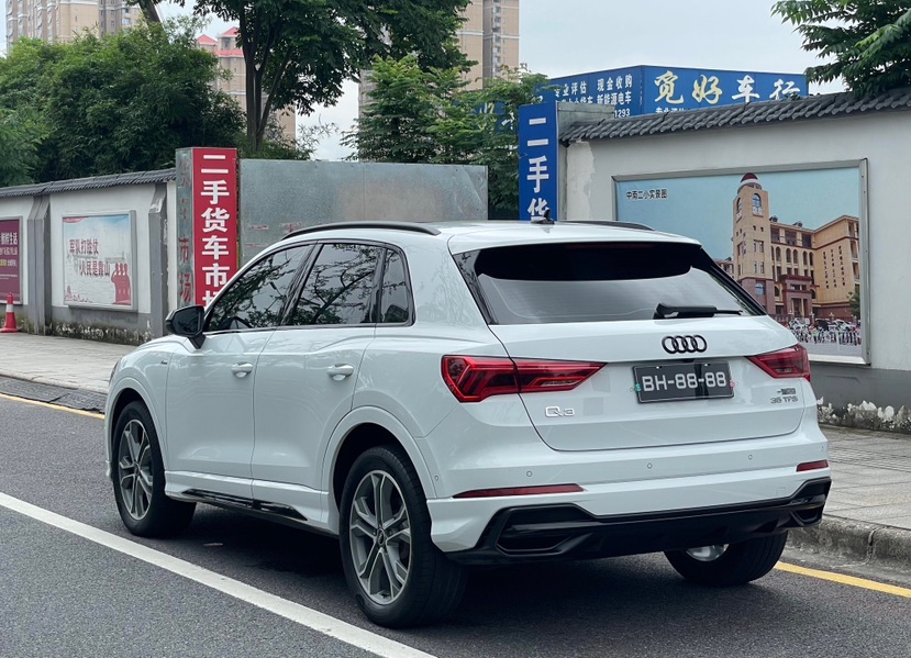 Audi Q3 2023 car image #4