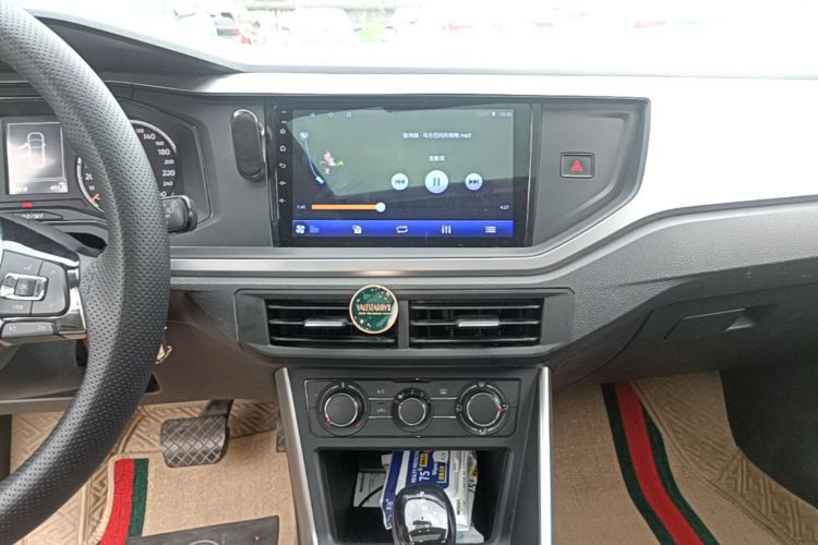 Volkswagen Polo 2021 car image #13