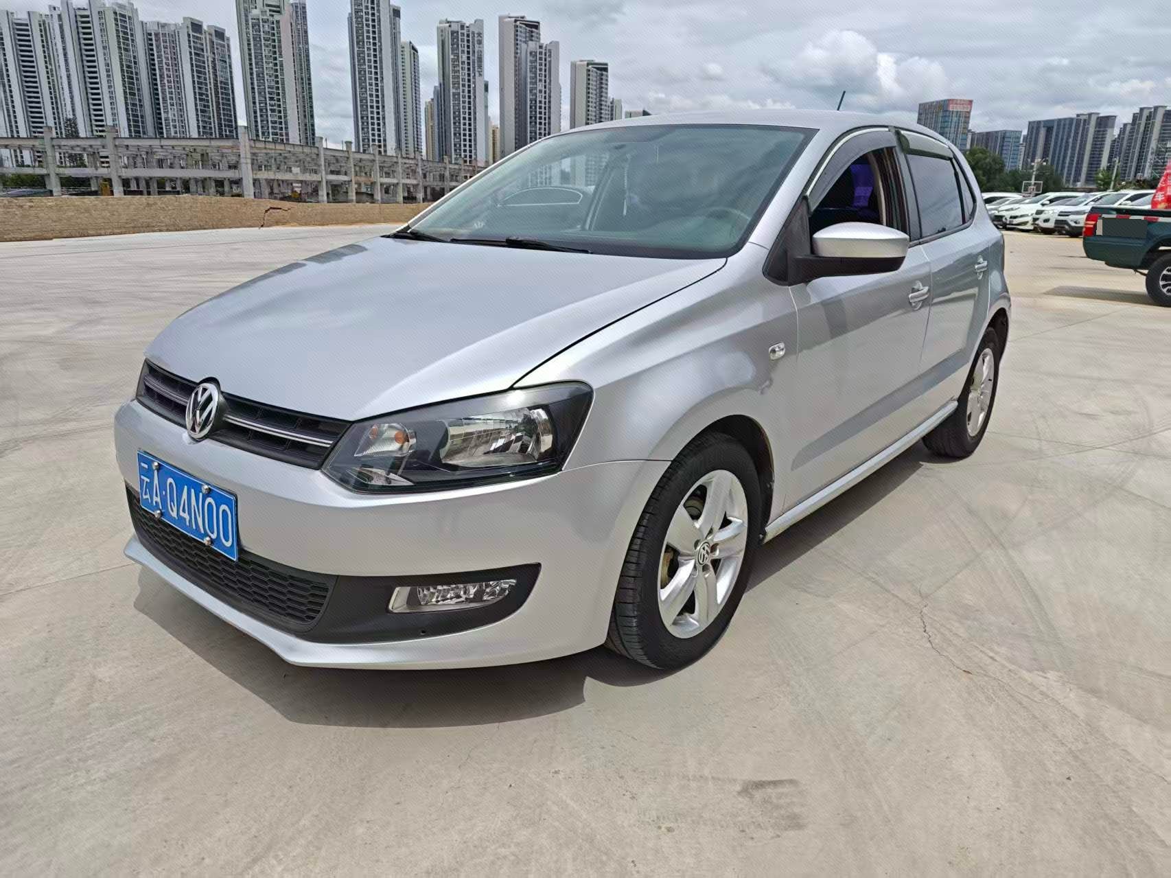 Volkswagen Polo 2012 car image 