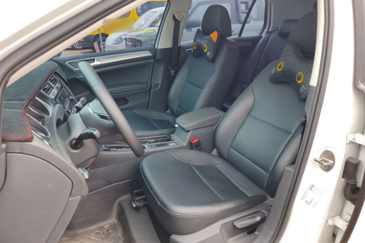 Volkswagen Golf 2018 car image #15