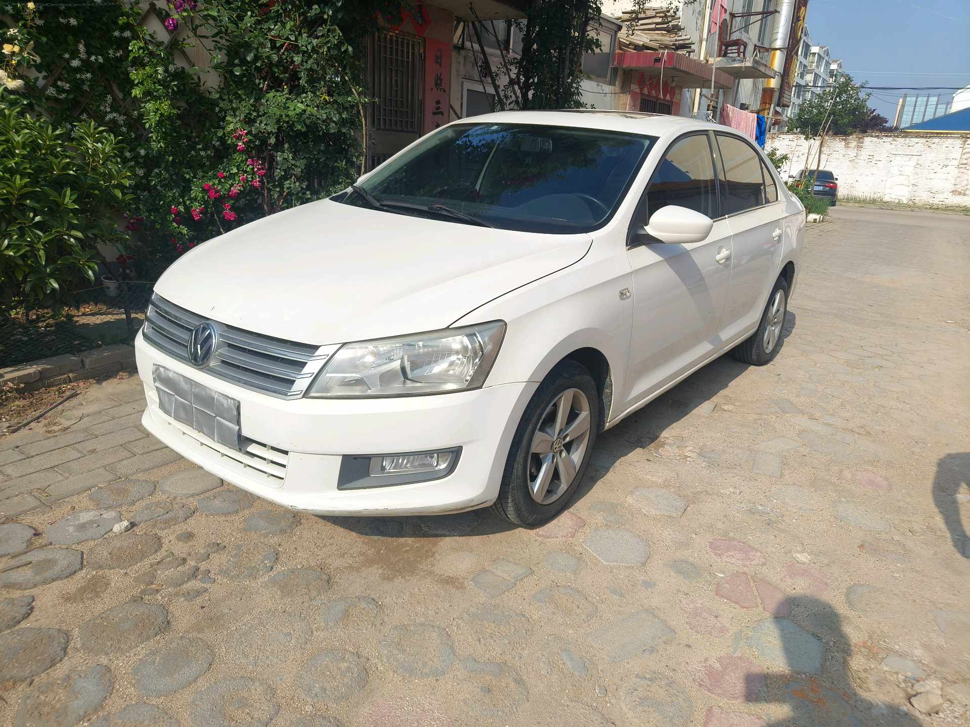 Volkswagen Santana 2013 car image 