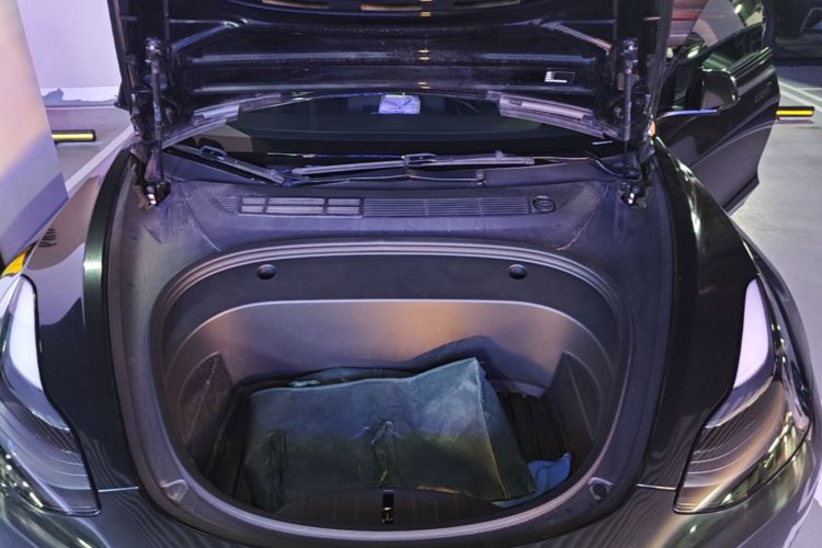 Tesla Model 3 2023 car image #22