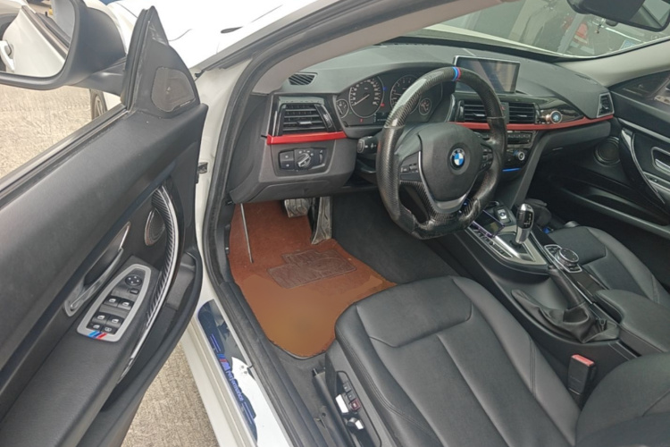 BMW 3 Series GT 2017 imagem de carro #16
