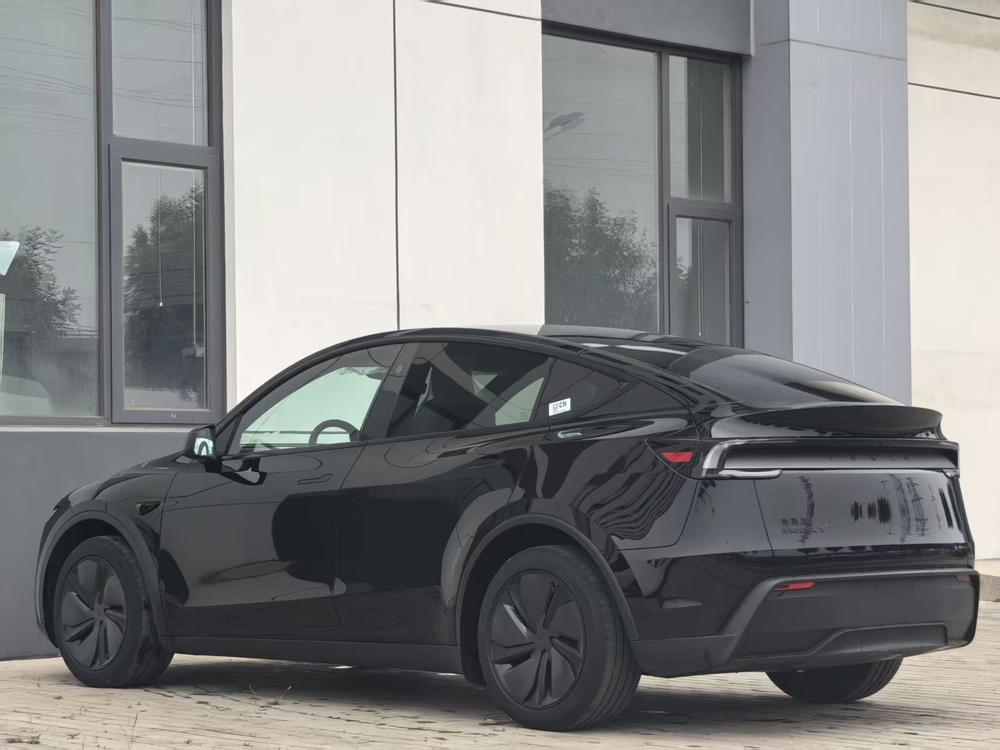 Tesla Model Y 2026 car image #4