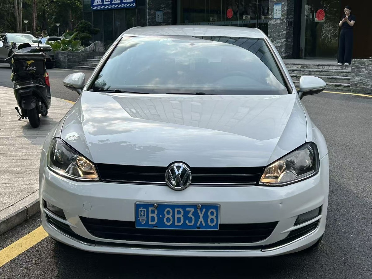 Volkswagen Golf 2014 car image #2
