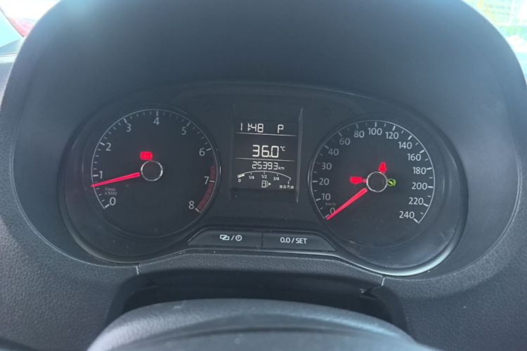 Volkswagen Polo 2017 car image #12