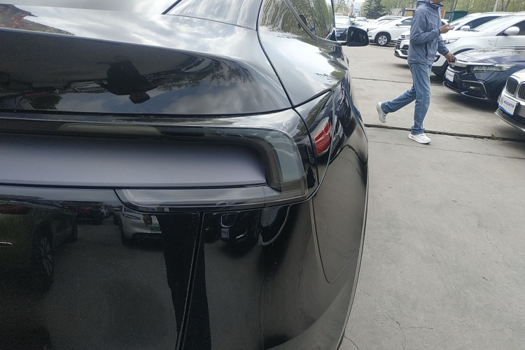 Tesla Model Y 2026 #8 Tesla Model Y 2026 car image #8