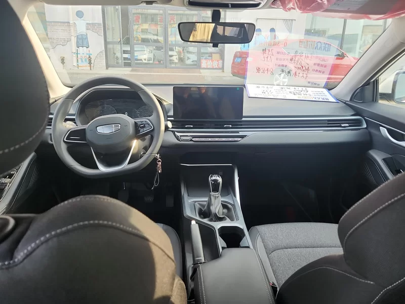 GEELY Emgrand 2025 image de voiture #8