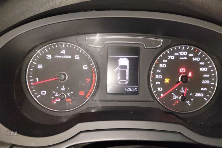 Audi Q3 2019 car image #13