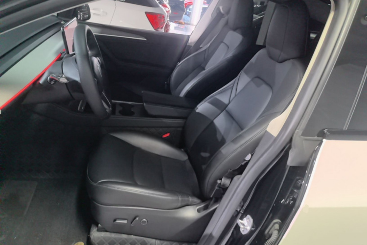 Tesla Model Y 2023 #25 Tesla Model Y 2023 car image #25