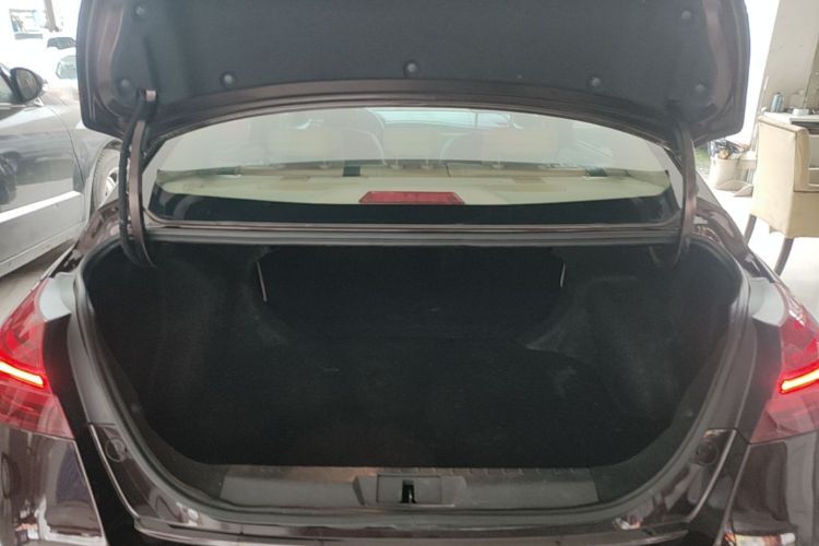 GEELY Emgrand 2019 #19 GEELY Emgrand 2019 car image #19