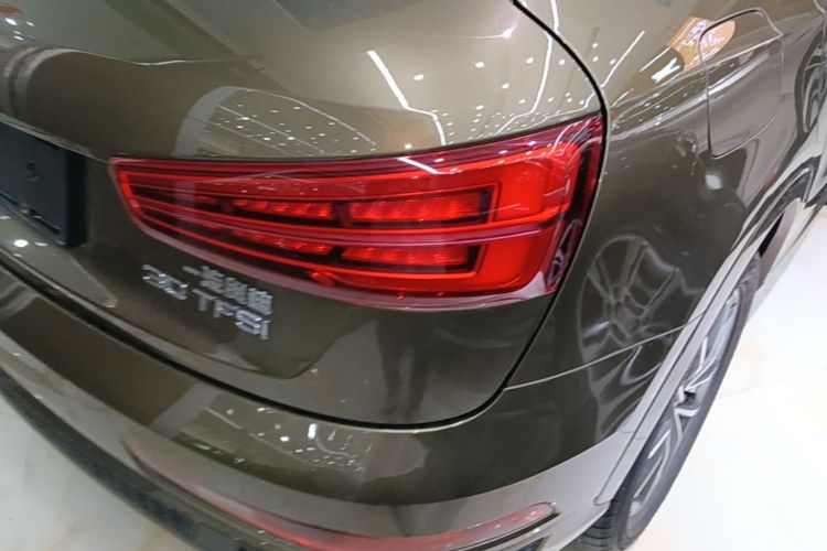 Audi Q3 2019 car image #8