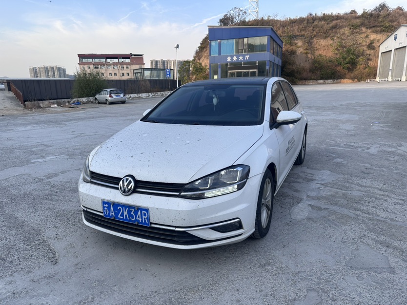Volkswagen Golf 2019 Volkswagen Golf 2019 صورة سيارة