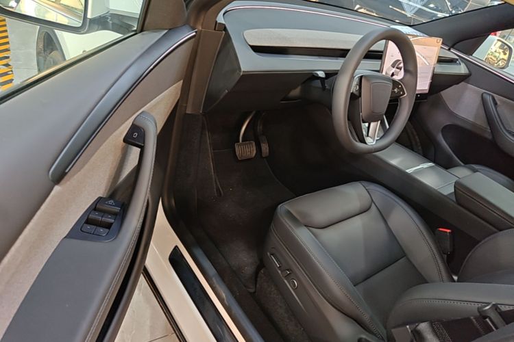Tesla Model Y 2026 #16 Tesla Model Y 2026 immagine di auto #16