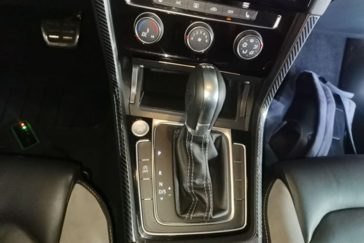 Volkswagen Golf 2019 car image #18