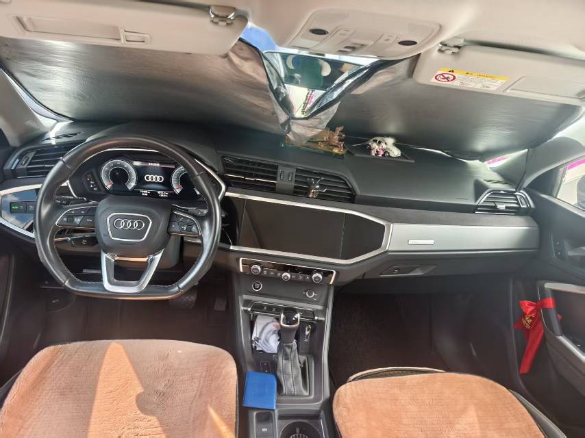 Audi Q3 2023 car image #2