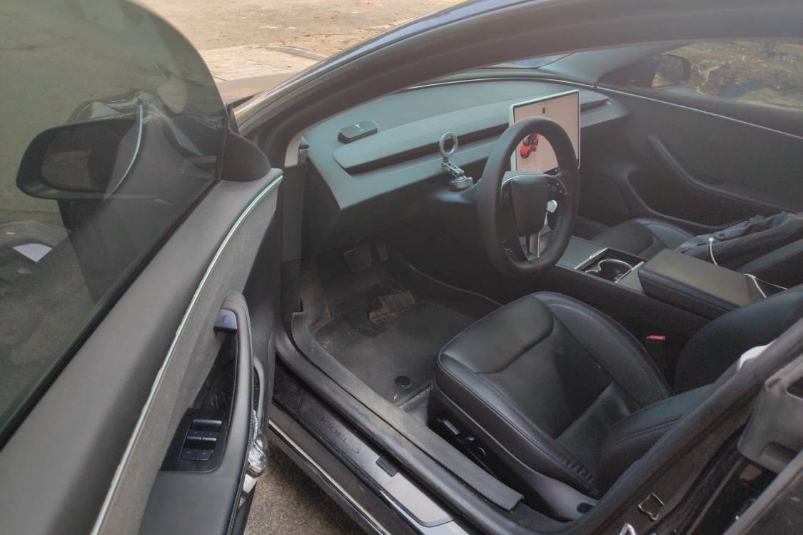 Tesla Model 3 2023 car image #23