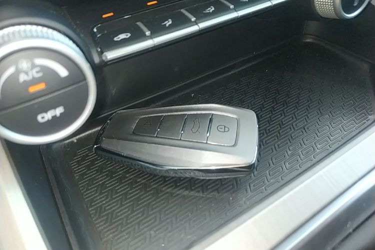 GEELY Coolray 2024 car image #9