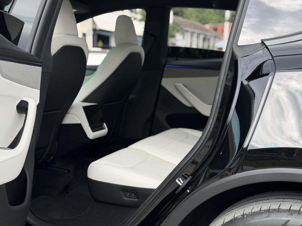 Tesla Model Y 2026 #9 Tesla Model Y 2026 car image #9