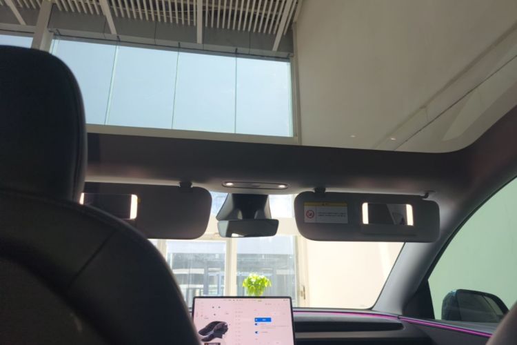 Tesla Model Y 2025 #18 Tesla Model Y 2025 car image #18