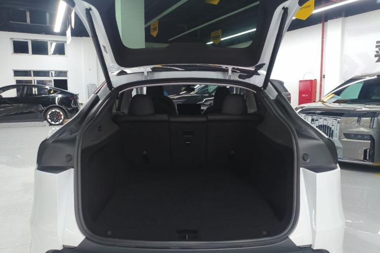 Tesla Model Y 2025 #19 Tesla Model Y 2025 imagen de coche #19