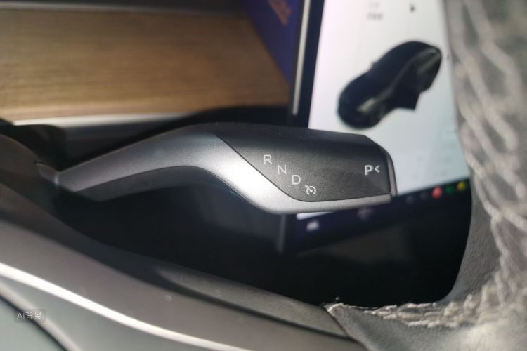 Tesla Model 3 2021 car image #16