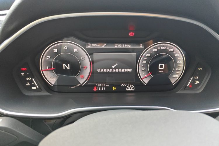 Audi Q3 2023 car image #12