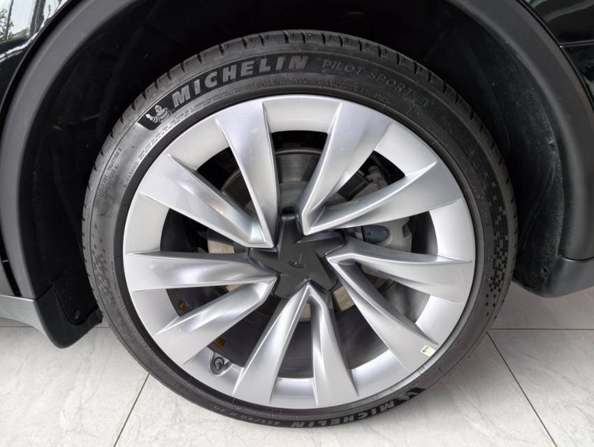 Tesla Model Y 2025 #12 Tesla Model Y 2025 car image #12