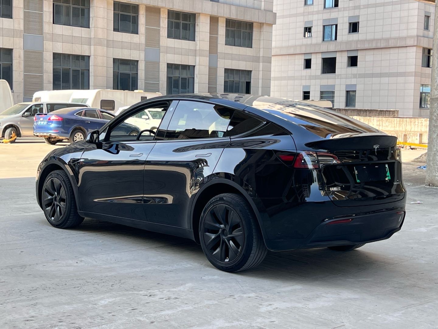 Tesla Model Y 2024 car image #9