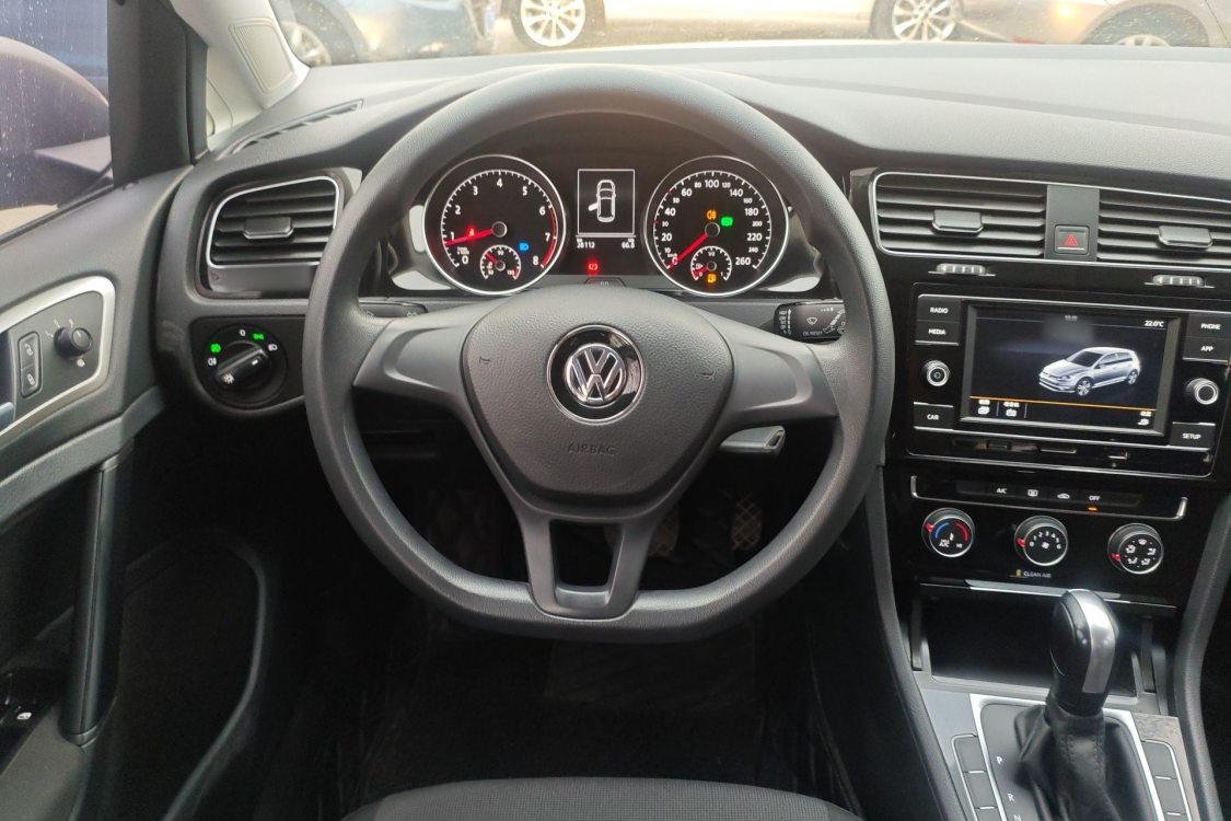 Volkswagen Golf 2019 car image #16