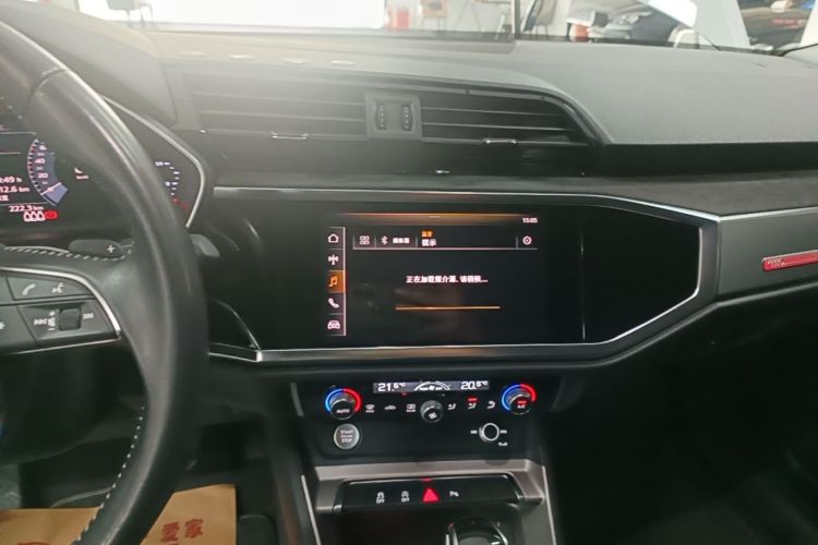 Audi Q3 2019 car image #13