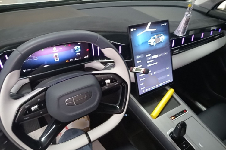 GEELY Boyue L 2024 car image #10