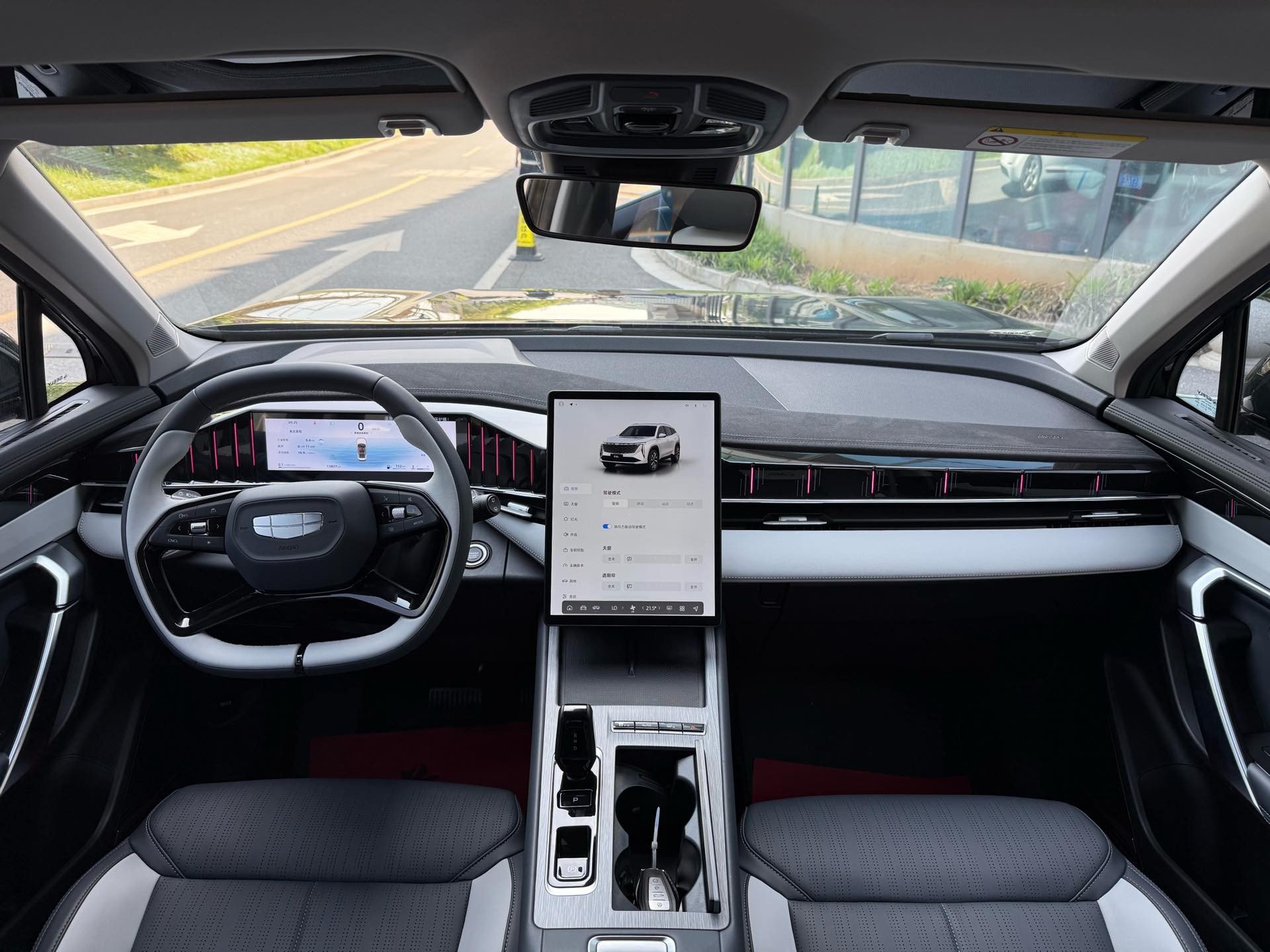 GEELY Boyue L 2024 car image #10