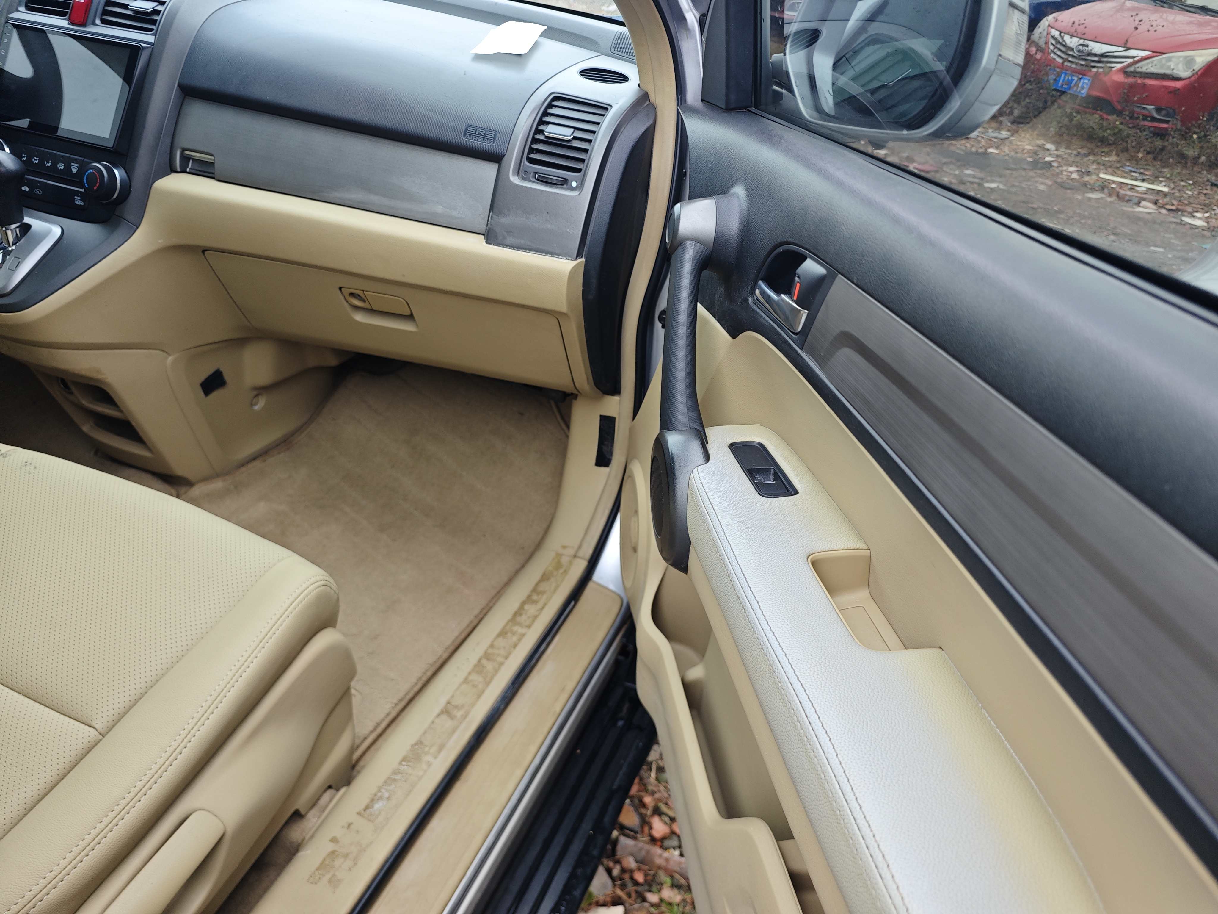 2010 car image #8