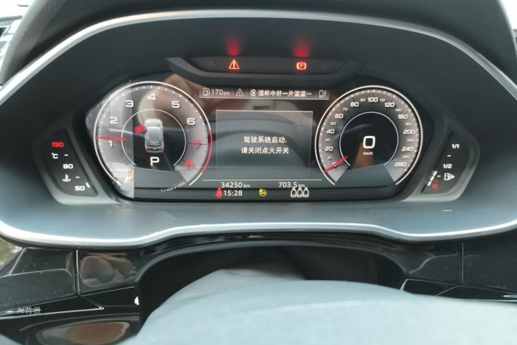Audi Q3 2021 car image #14
