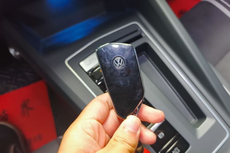 Volkswagen Golf 2023 car image #9
